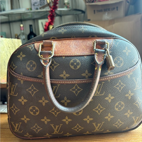 Well loved pre-owned authentic Louis Vuitton Trouville handbag. - Picture 2 of 14